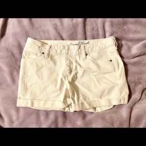 Universal thread target white denim shorts